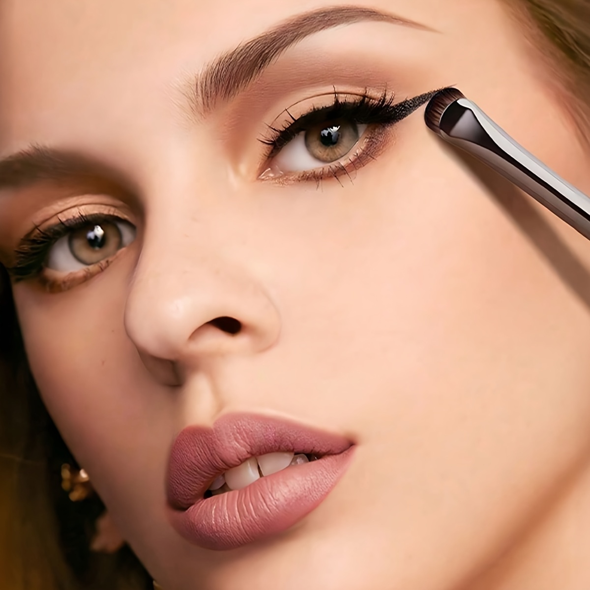 อุปกรณ์แต่งหน้า 2 ชิ้น, แปรงอา - Beauty Makeup News บทวิจารณ์และราคา
